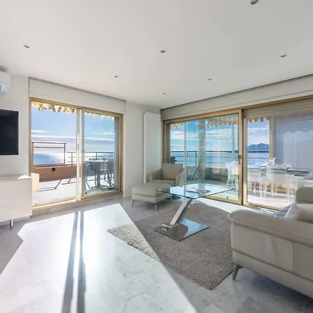 2-br Panoramic Sea View & Access Apartment *