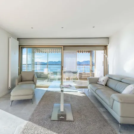 2-br Panoramic Sea View & Access Apartment Cannes