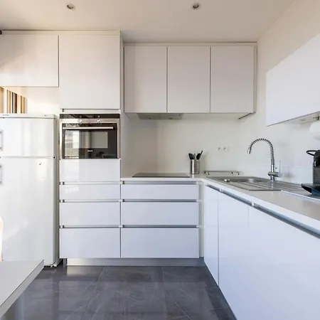 Apartment 2-br Panoramic Sea View & Access