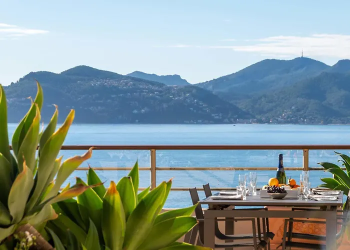 Διαμέρισμα 2-br Panoramic Sea View & Access *